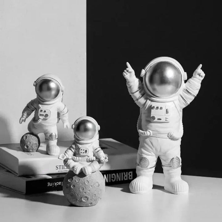 Orven – Astronaut Figurine made of Resin for Decoration