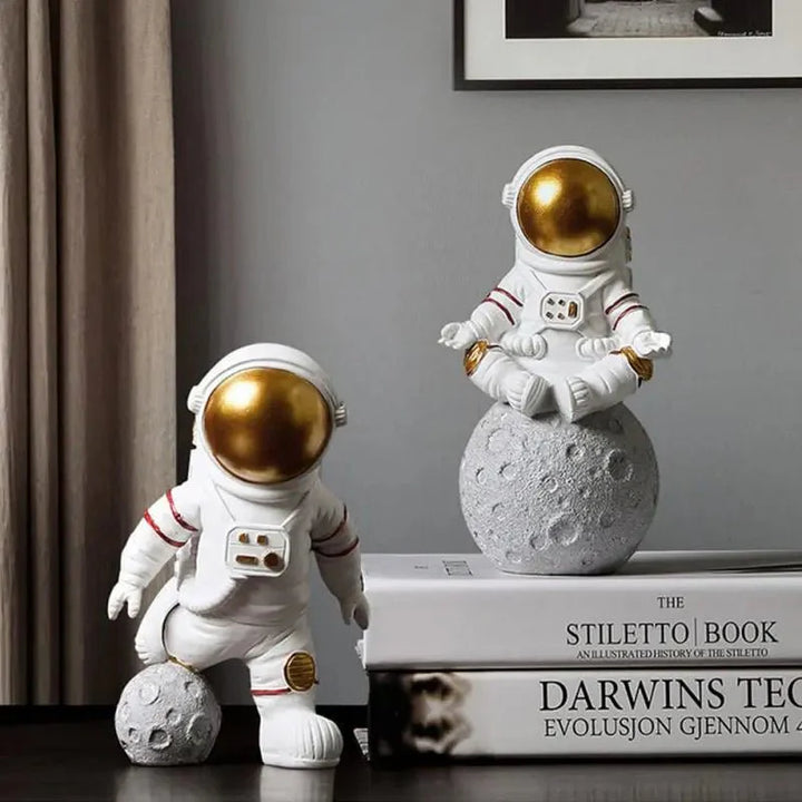 Orven – Astronaut Figurine made of Resin for Decoration